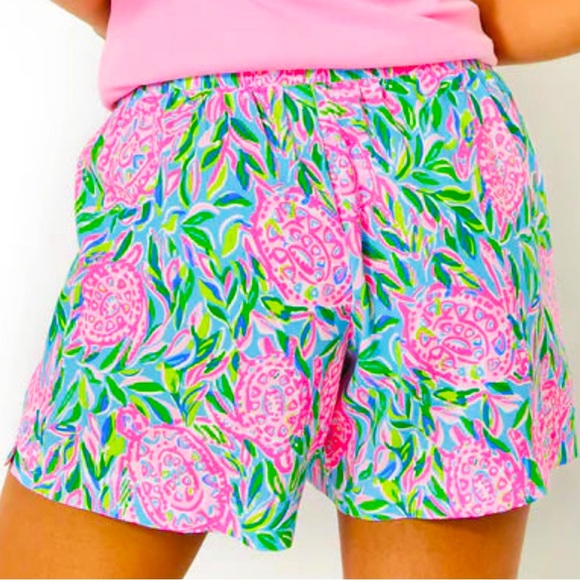NWT Lilly Pulitzer KATIA MID-RISE SHORT, FRENCHIE BLUE TURTLEY IN LOVE Pink XL - Picture 2 of 8